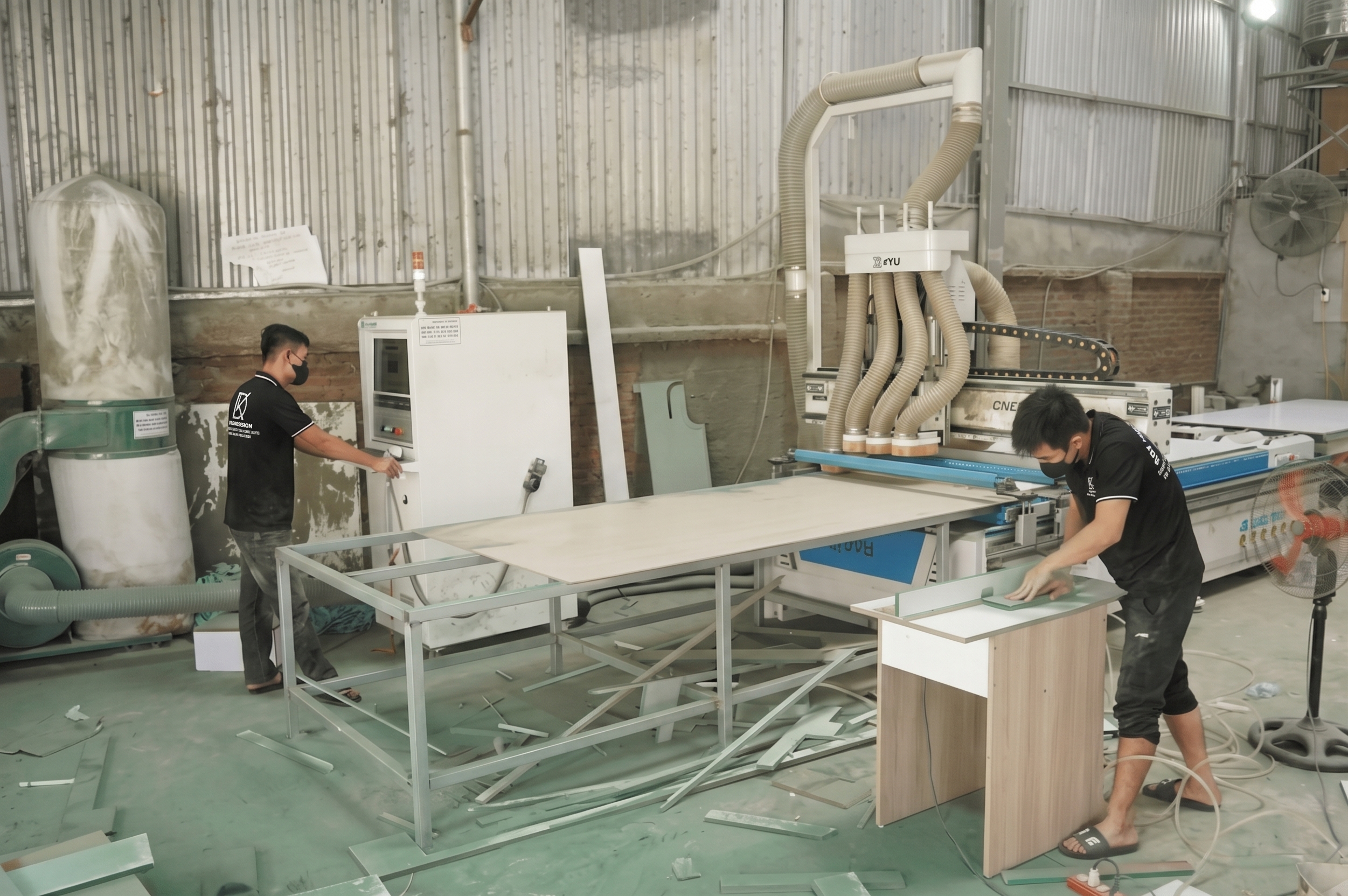 Công ty thi công nội thất có xưởng sản xuất trực tiếp Đô Lương uy tín - Giá tận gốc 4 Máy móc sản xuất hiện đại tại xưởng mộc thi công nội thất.