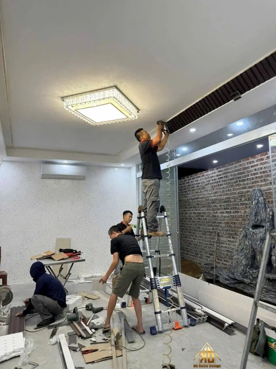 Xu hướng thiết kế thi công nội thất nhà phố hiện đại Đô Lương, Nghệ An mới nhất năm 2026 19 Lắp đặt hoàn thiện nội thất nhà phố thực tế