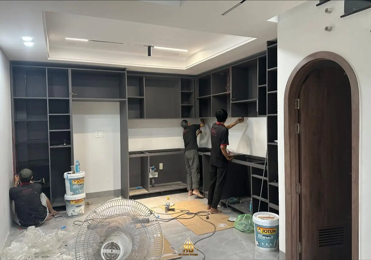 Thời gian để thiêt kế thi công nội thất nhà phố hiện đại Đô Lương ? Hạng mục & Quy trình trọn gói 11 Thi công lắp đặt tủ bếp Acrylic hiện đại cho nhà phố