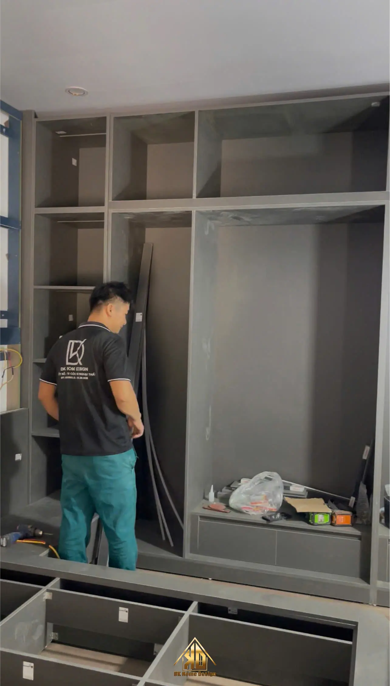 Quy trình làm việc 12 Thợ lắp ráp tủ áo gỗ công nghiệp tại phòng ngủ