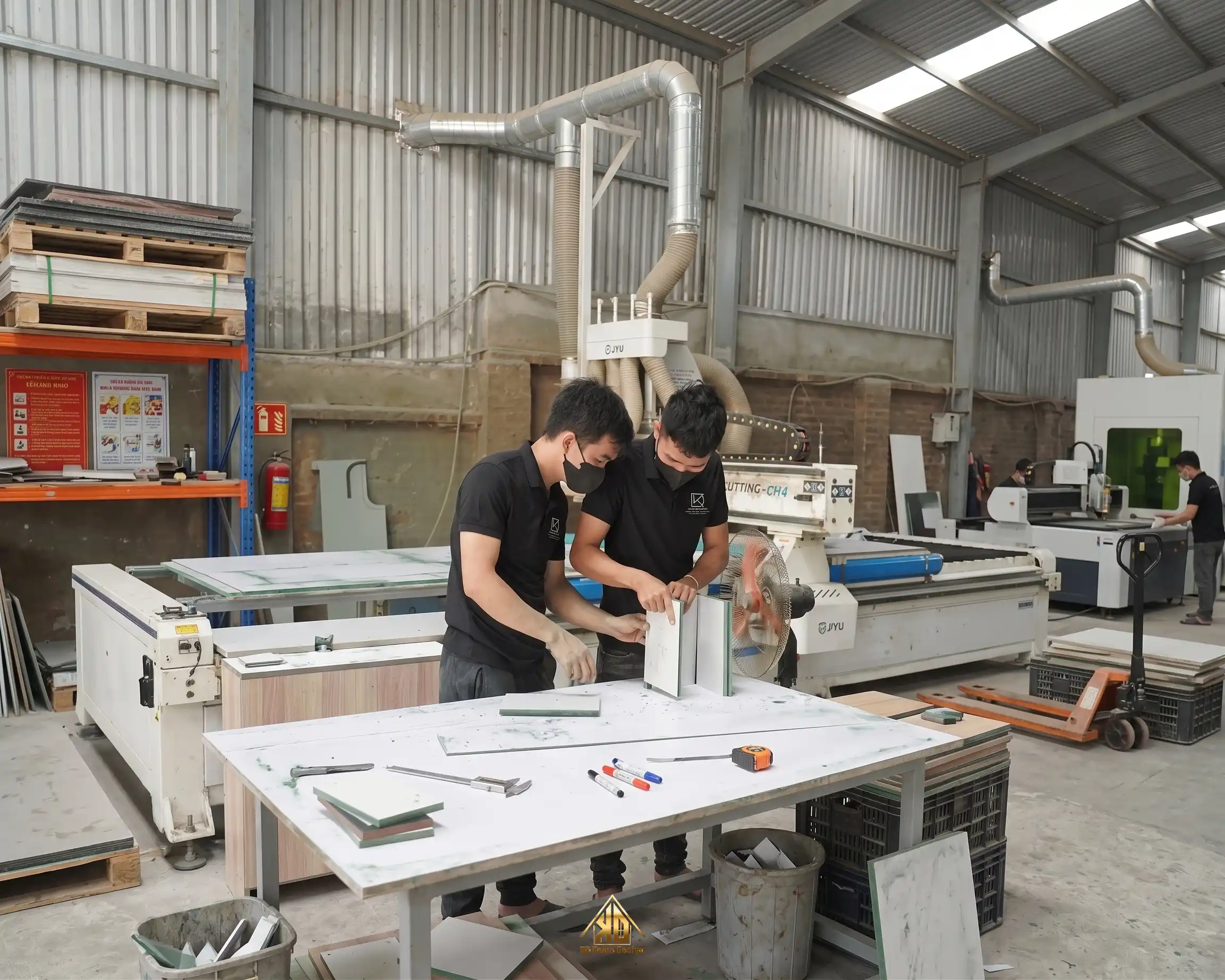 Bí Quyết Chọn Xưởng Thiết Kế Thi Công Nội Thất Nhà Phố Hiện Đại Trực Tiếp Tại Đô Lương 6 Hệ thống máy CNC hiện đại tại xưởng gia công nội thất gỗ công nghiệp Đạt Kỳ