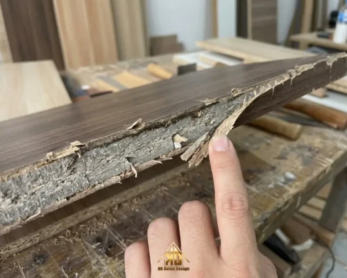 Sập bẫy giá rẻ: 3 chiêu trò "rút ruột" vật tư thi công nội thất trọn gói cần né gấp 26 Lỗi bong tróc mép dán cạnh tủ bếp MDF