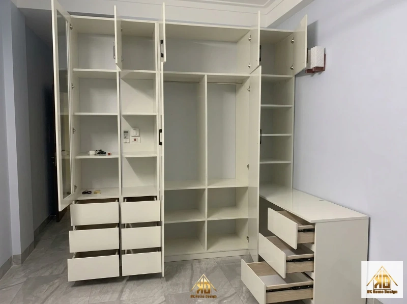 Thiết Kế Nội Thất Nhà Phố Mặt Tiền 4m: Giải Pháp Tối Ưu Ánh Sáng 11 Ngăn kéo và đợt tủ áo MDF tối ưu lưu trữ nhà phố