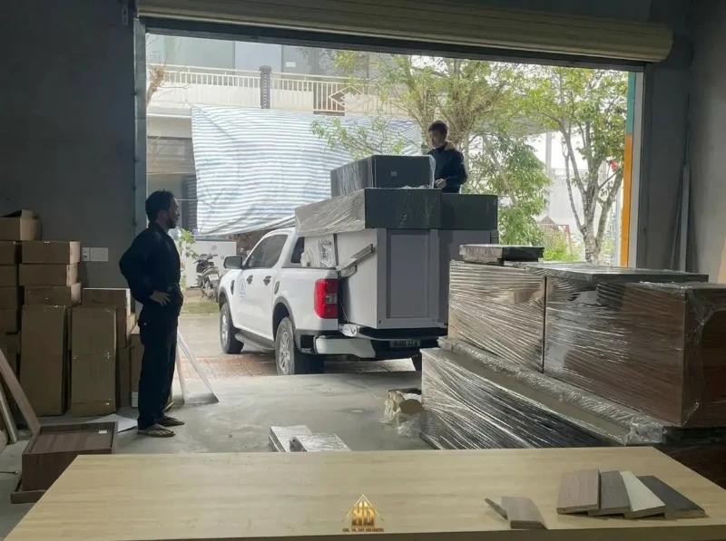 Quy Trình Thi Công Nội Thất Trọn Gói Đô Lương: 6 Bước Để Nhà Xong Đúng Hẹn, Không Phát Sinh 6 Nội thất được bọc bảo vệ trước khi xe chở rời xưởng